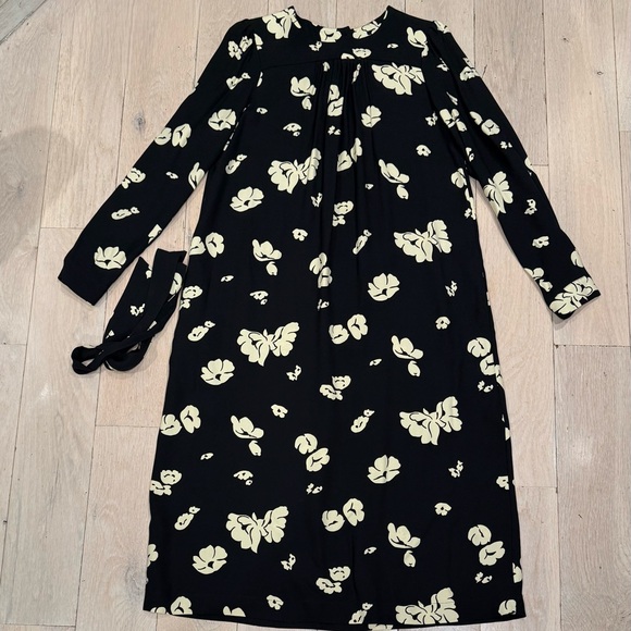 A.P.C. Dresses & Skirts - A.P.C. Black Long Sleeve Midi Dress with Cream Floral Print size 36 (US 4)